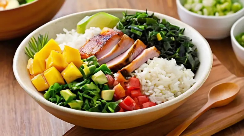 Poke bowls: Deliciosas recetas de poke para disfrutar en casa 4 Un colorido poke bowl con atún, aguacate, mango, cebollín, arroz, ensalada de algas, semillas de sésamo y salsa de soja, todo presentado en un tazón de cerámica sobre una mesa de madera